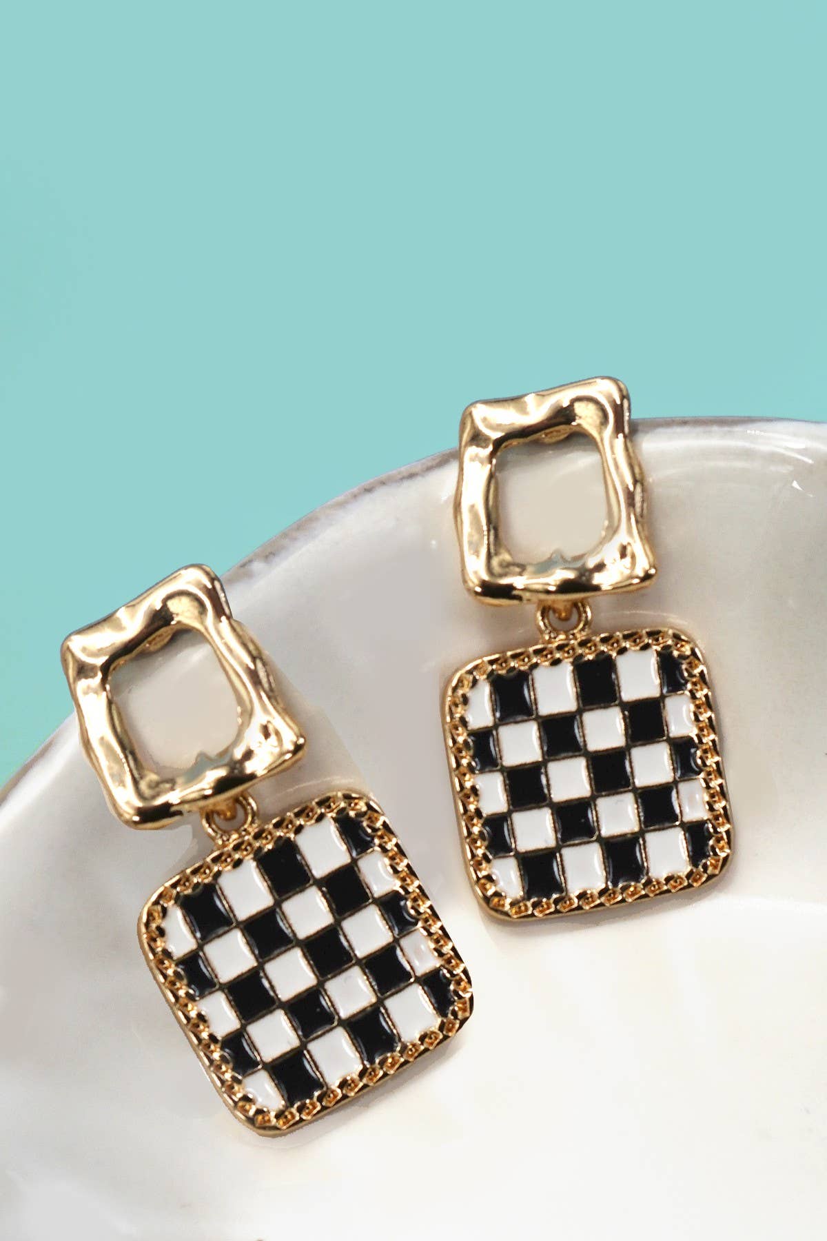 CHEKER DROP EARRINGS