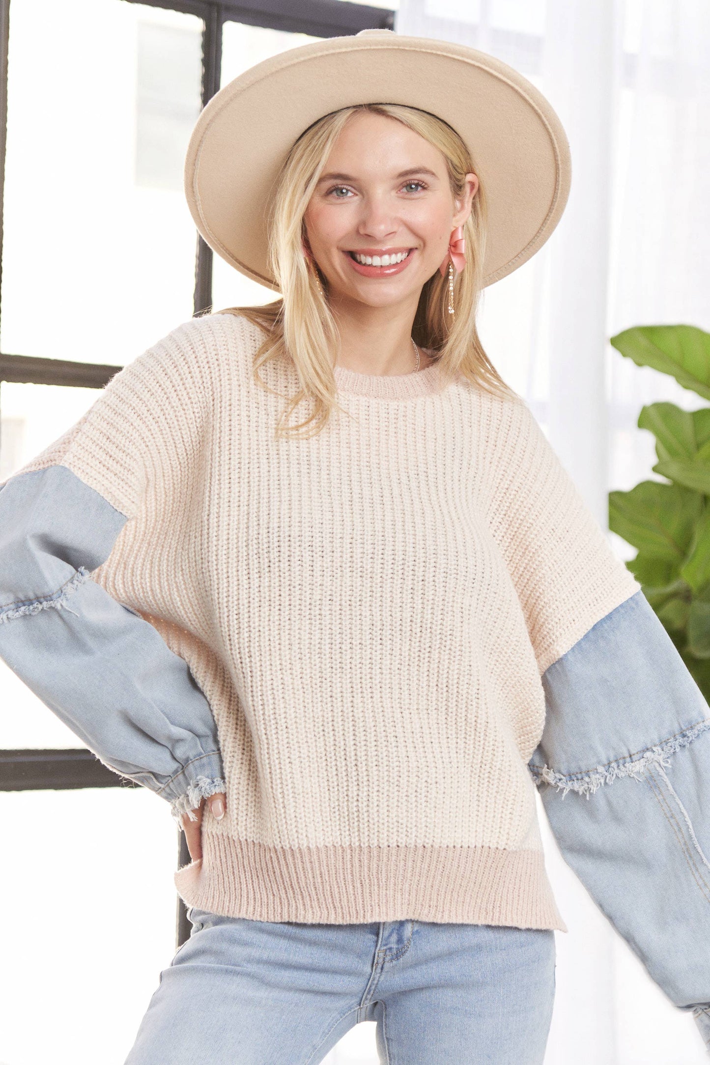 FRAYED DENIM SLEEVE SWEATER TOP