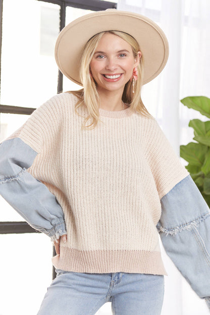 FRAYED DENIM SLEEVE SWEATER TOP